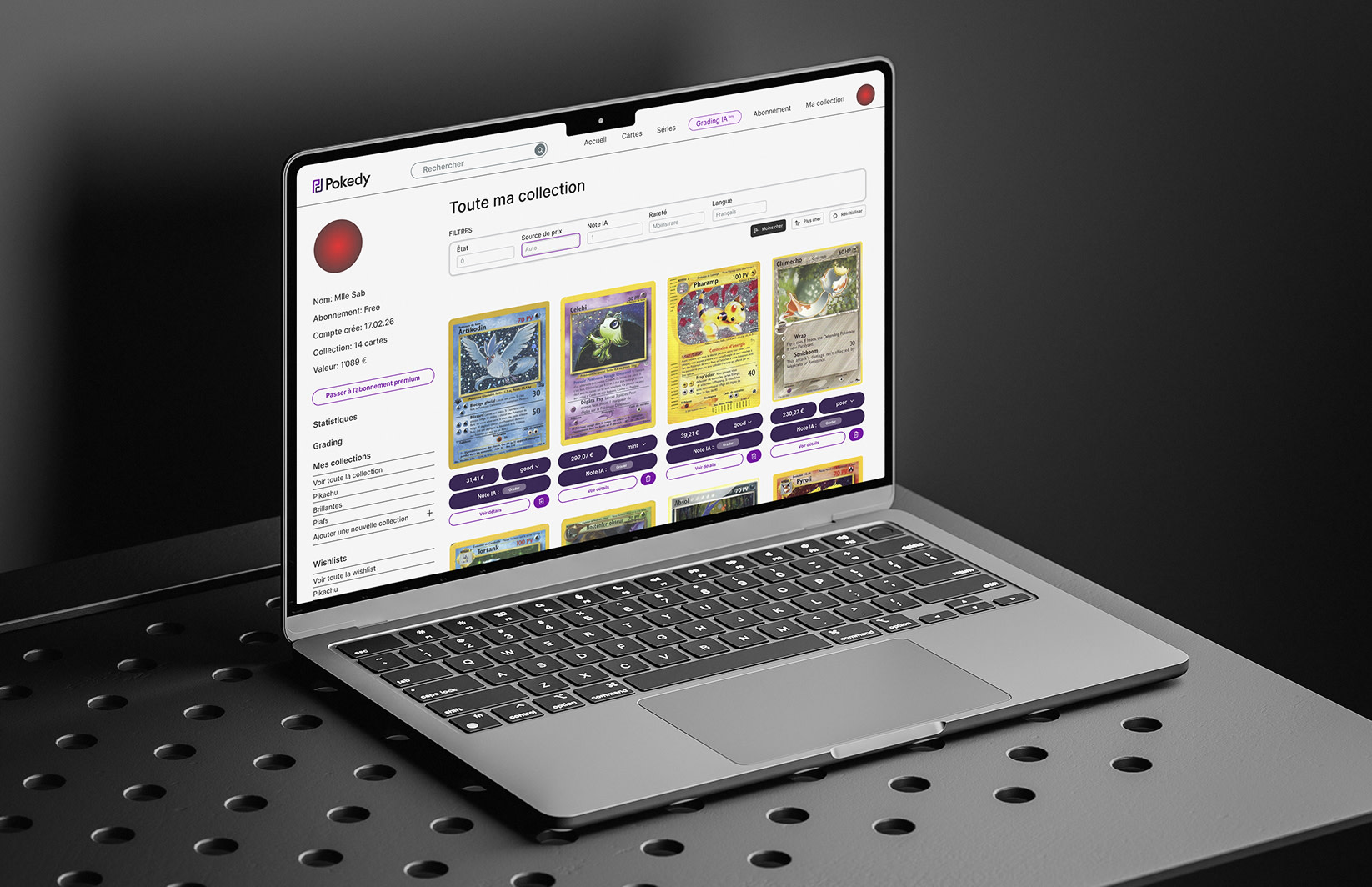 Pokedy présente une collection de cartes Pokemon sur un ordinateur portable.